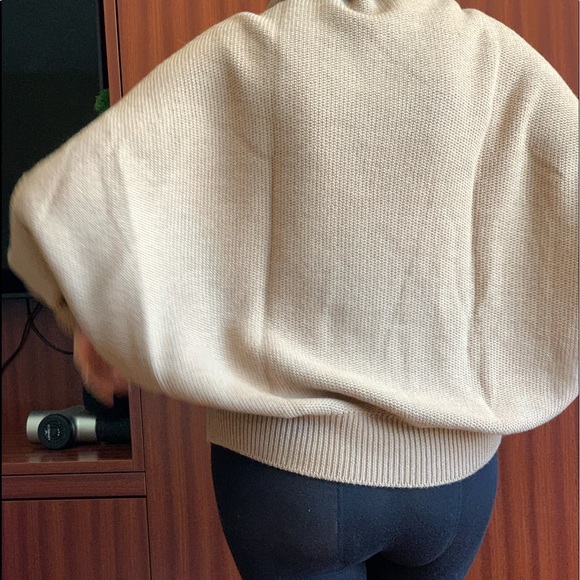 GUCCI Rear 100% Wool Sweater with wood LOGO GG on side.Hard to find. s M - Picture 9 of 16